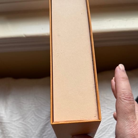 Louis Vuitton Magnetic Orange Box and LV Red Ribbon - Picture 5 of 7